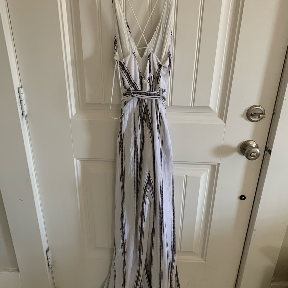 Jumper with slit on both legs